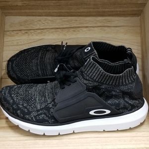 New Oakley Mens Stride Running Sneaker Jet Black